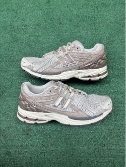 NEW BALANCE 1906R SILVER METALLIC SEA SALT SIZE 10