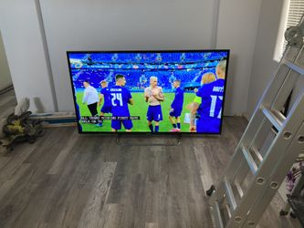 70” Sony Smart Tv 2017 W Wall Mount And Stand
