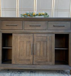 Furniture (READ ALL THE DESCRIPTION FOR DETAILS)