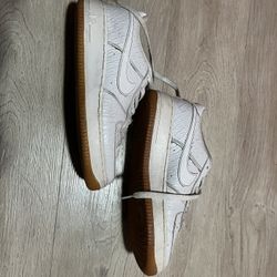 Women’s Nikes 7 OBO