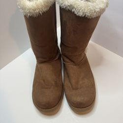 Falls Creek Faux Fur Lined Chelsea Boots Size 9 