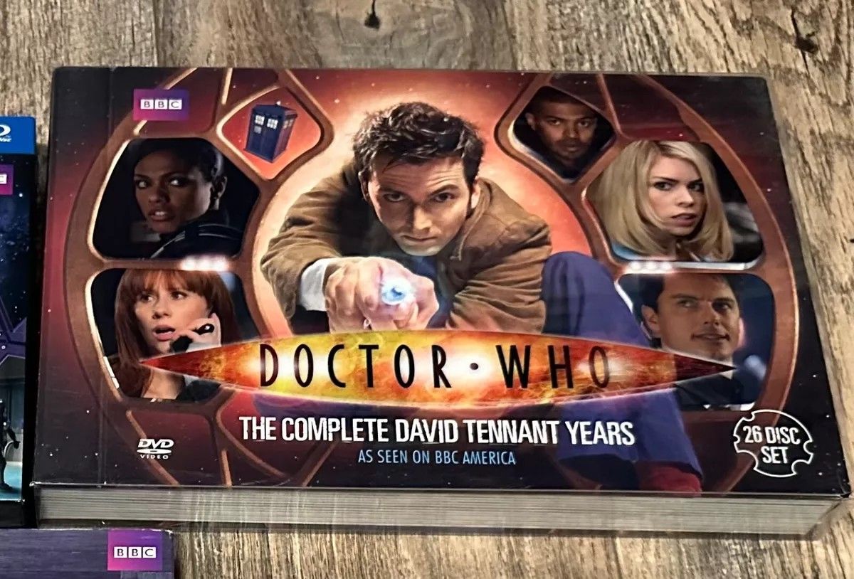 DOCTOR WHO = THE COMPLETE DAVID TENNANT YEARS.