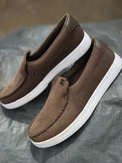 Like new brown DC loafers
