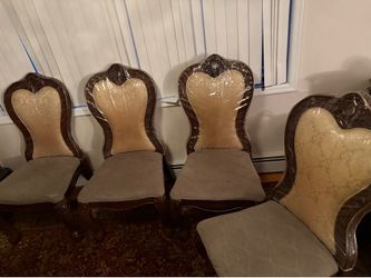 Dining room chairs - 4 wooden chairs