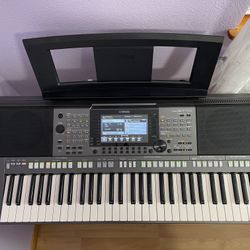 Yamaha PSR-S770 Professional Arranger Keyboard