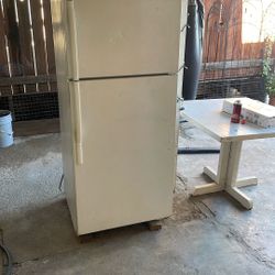 Refrigerator 