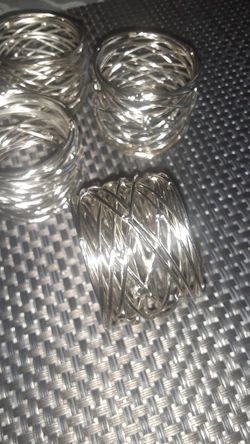 12 ROUND MESH SILVER NAPKING HOLDERS