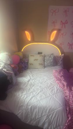 Full bed with trundle