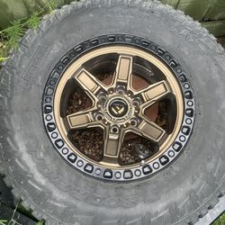 Pirelli Scorpion AT Plus with Fuel kicker wheel