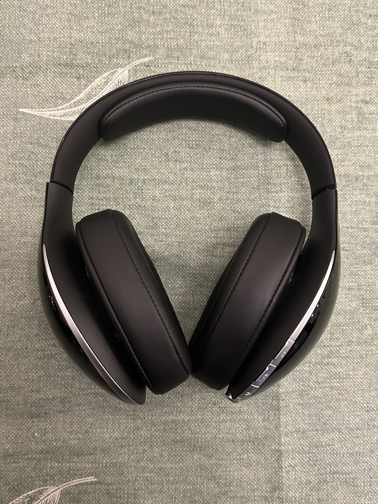 Mercedes Benz Maybach S Wireless Bluetooth Headphones