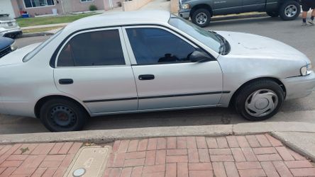 2000 Toyota Corolla