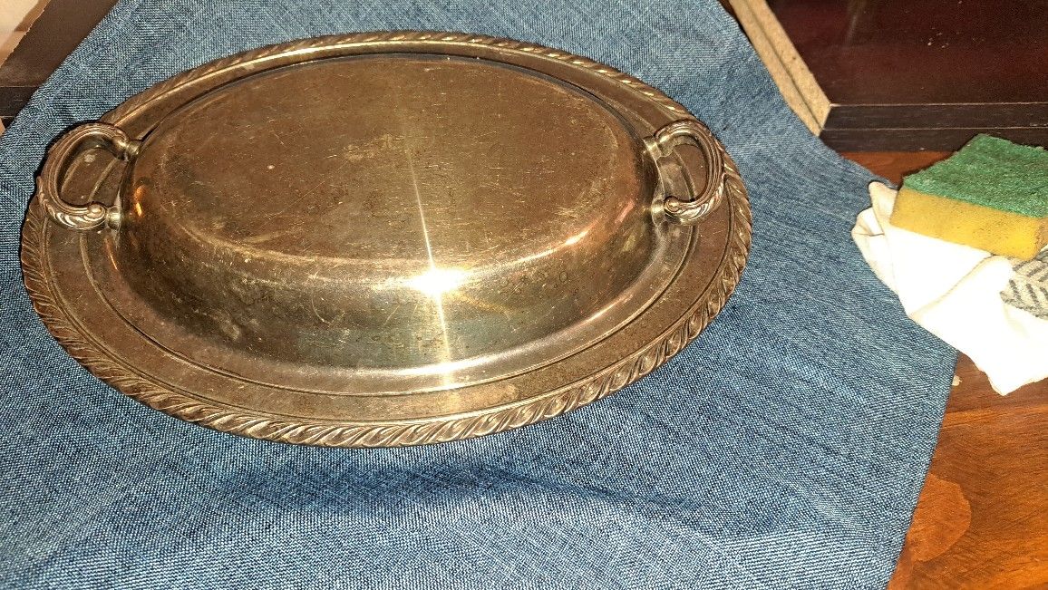 WM A ROGERS SILVERPLATE OVAL SERVING DISH W/ DOUBLE HANDLE LID