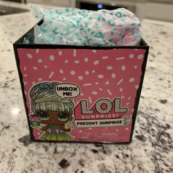New Lol surprise present surprise (no lid)