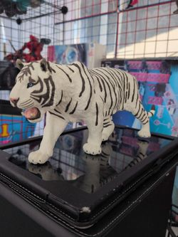 Mammals

Safari Ltd® White Siberian Tiger, Large