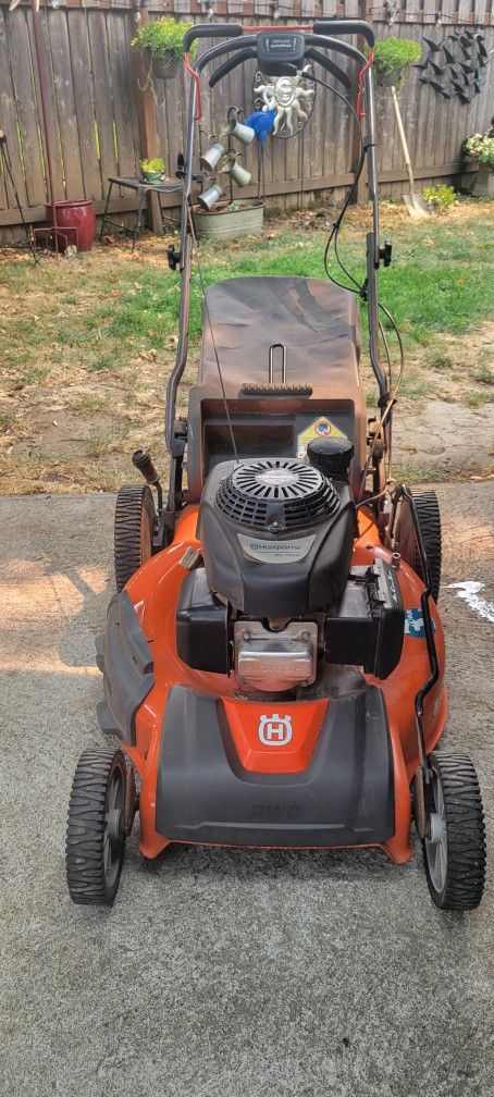 Husqvarna 22" Honda Gcv160 Self- Propelled Lan Mower W/ Outowalk