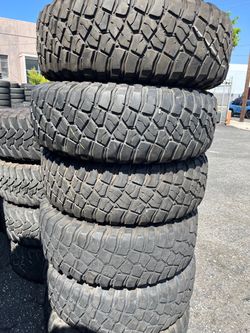 Vendo 37/12.50/R17 Bfgoodrich instacion y BALANGE gratis por $240
