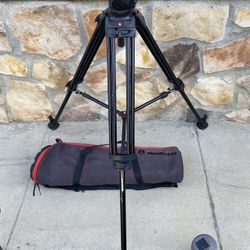Manfrotto 546B Aluminum Tripod with 501HDV Fluid-Head with Carrying Bag READ!  ONE CLIP IS BROKEN AS PICTURED BUT IT DOES NOT EFFECT FUNCTIONALITY AT 