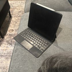 iPad 12.9” (3rd gen) + Apple Pencil + Magic Keyboard