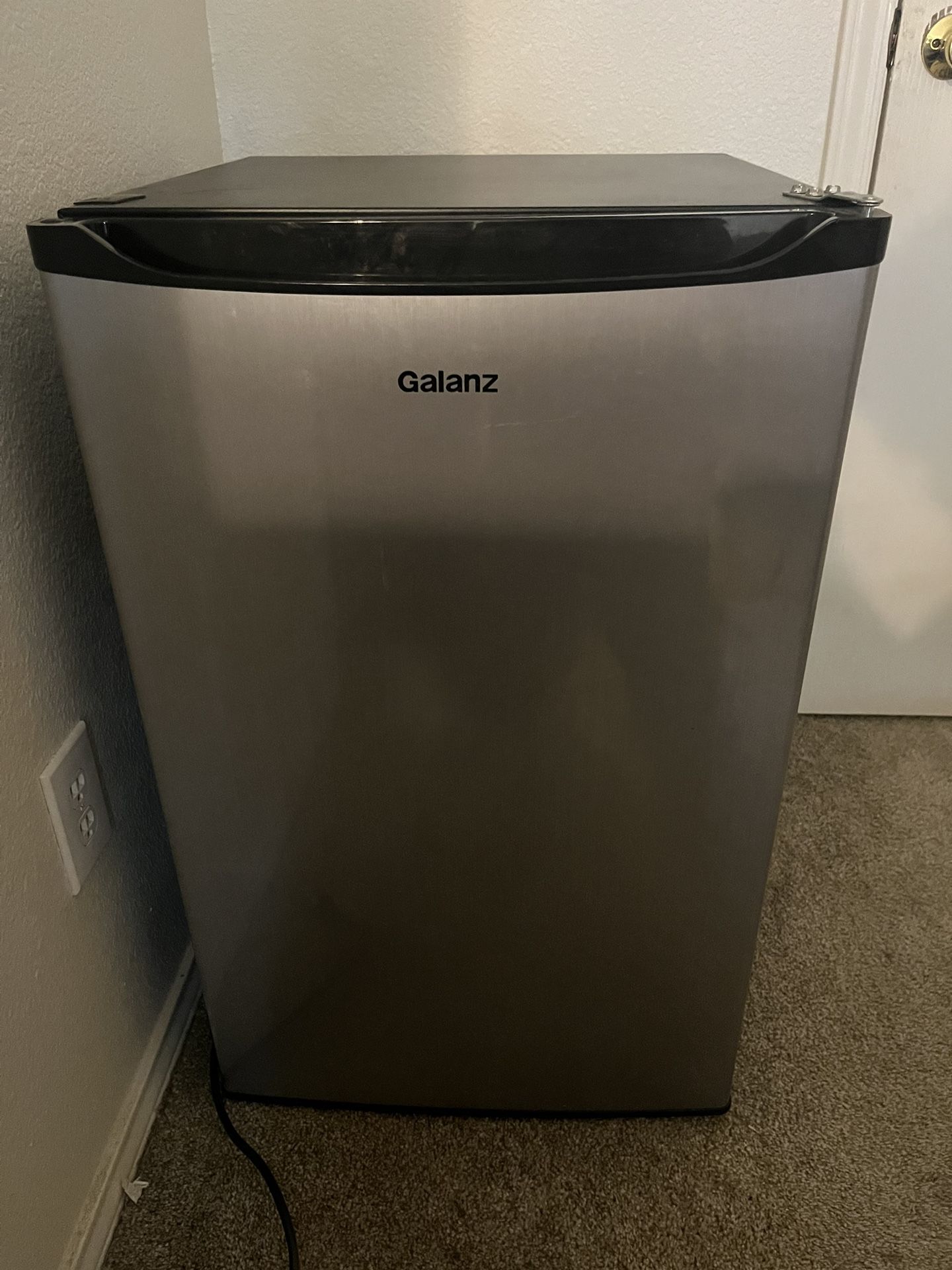 Galanz Mini Fridge 