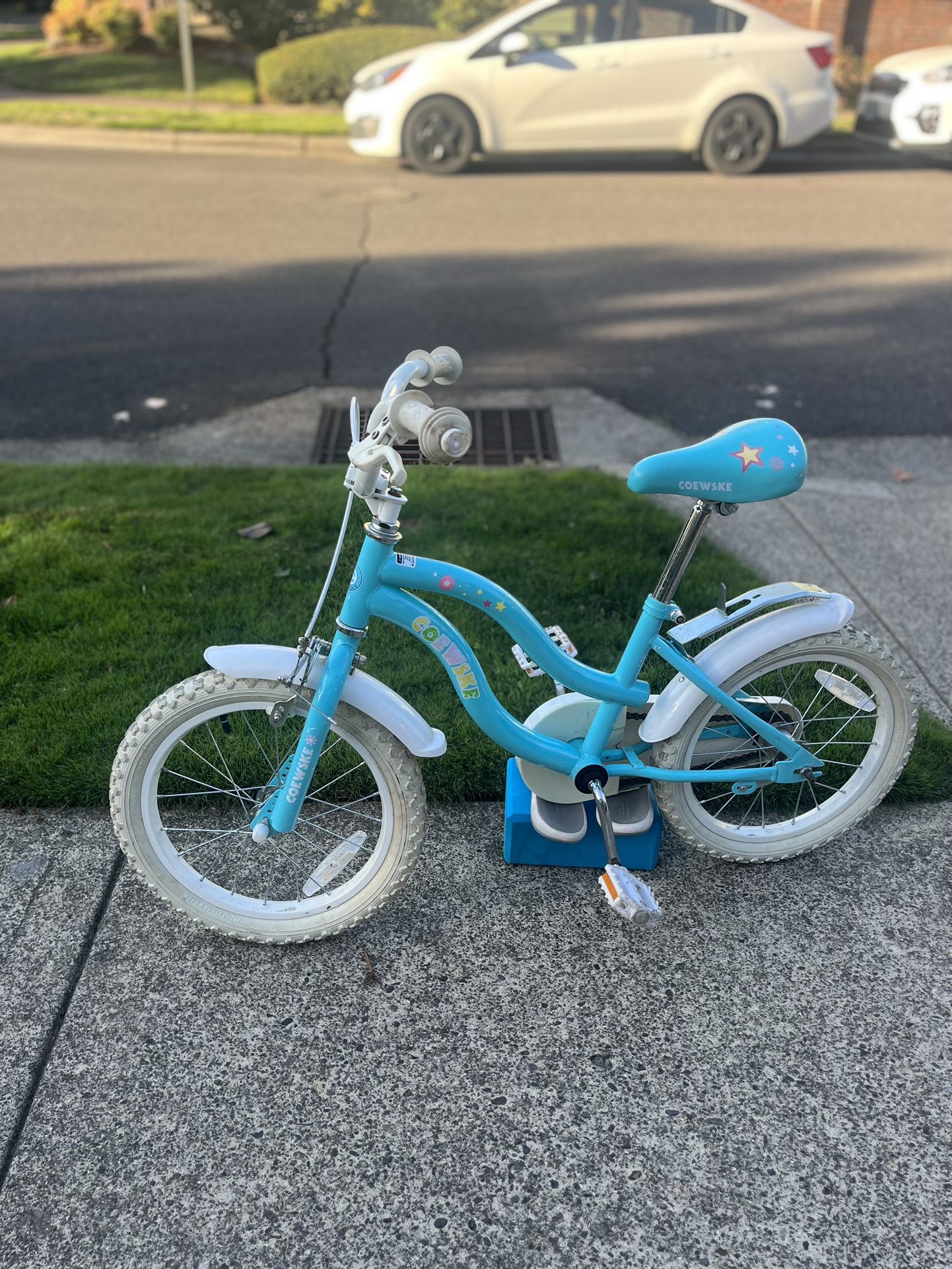 Slightly loved Girls Coewske 16in bike!