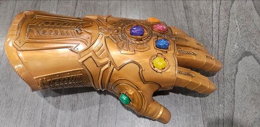 Marvel E0491 Legends Series Hasbro Articulated Infinity Gauntlet Thanos