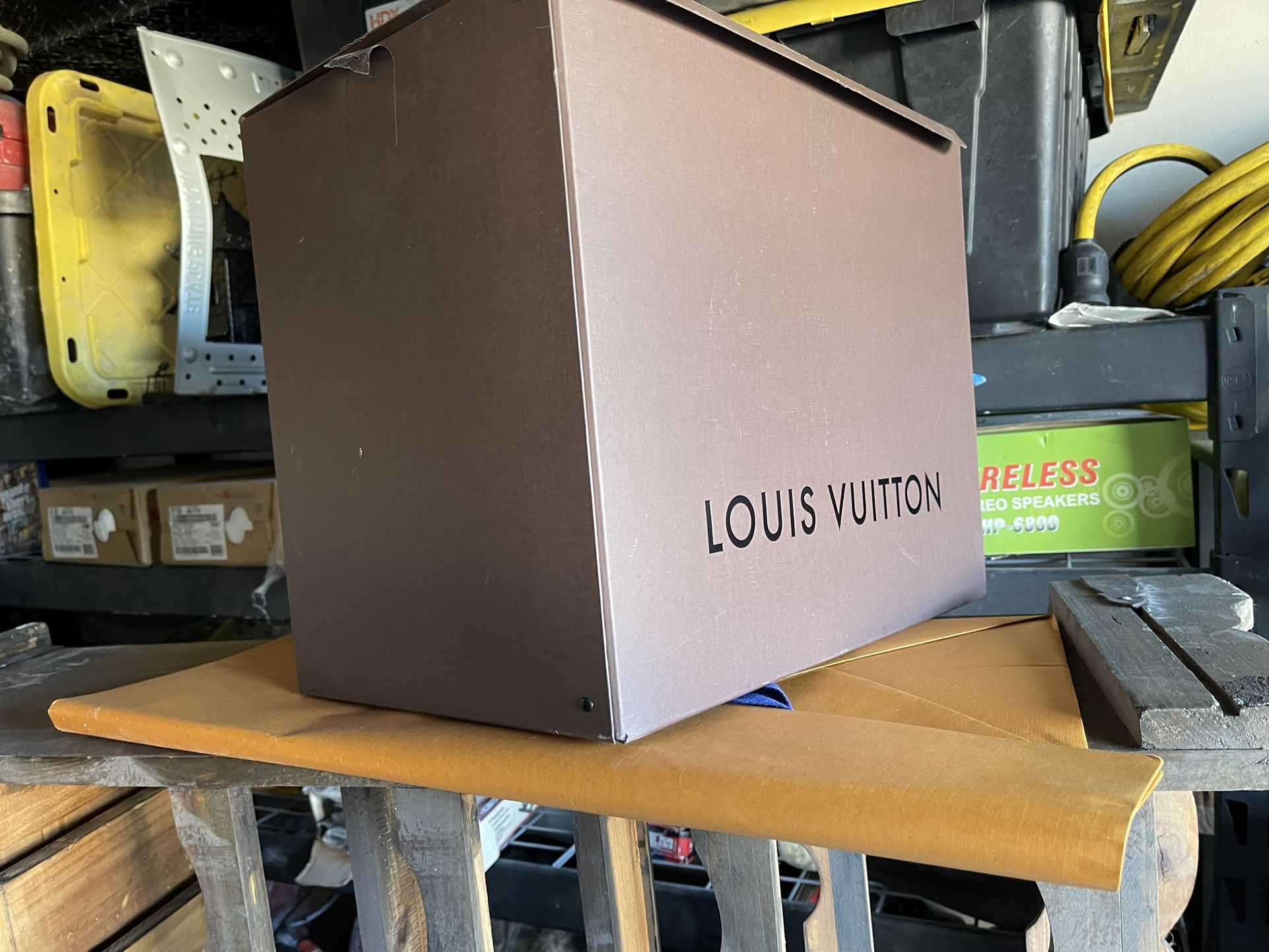 Louis Vuitton Large Bag for Sale in Hollywood, FL - OfferUp