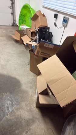 Moving boxes NE Santa Maria-Free