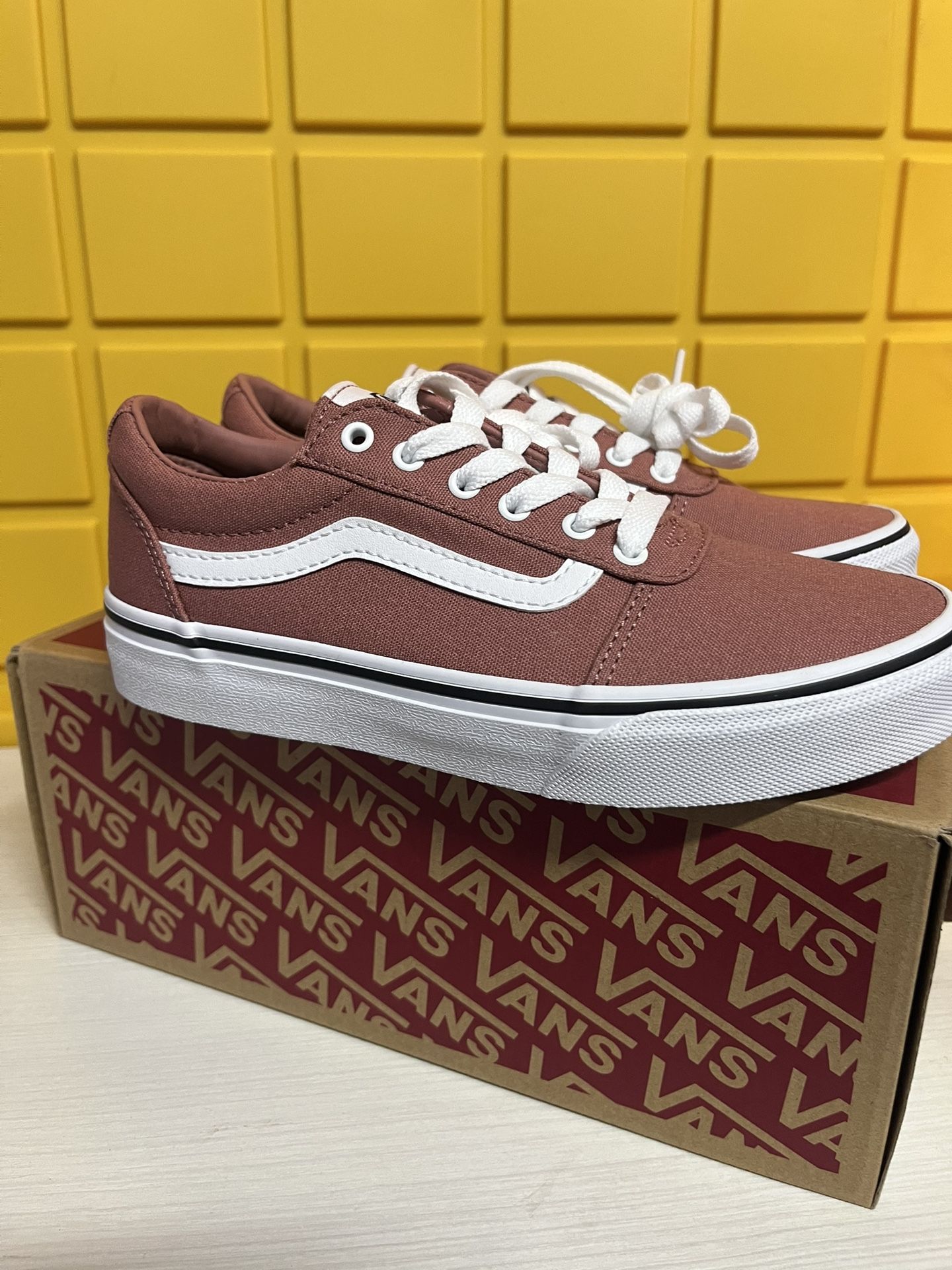 Vans Girls Canvas Night Rose Sneakers Size 2 NEW IN BOX