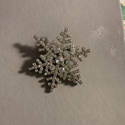 Vintage Snowflake Brooch 