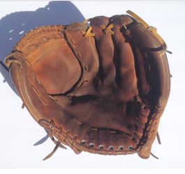 WILSON / A 2004 RARE PRO MODEL BASEBALL GLOVE