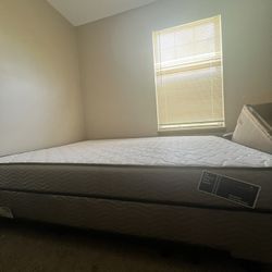 Queen Mattress And Box Spring 