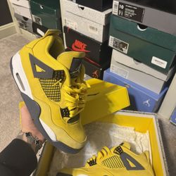 Air Jordan 4 Retro ‘Lightning’ 2021