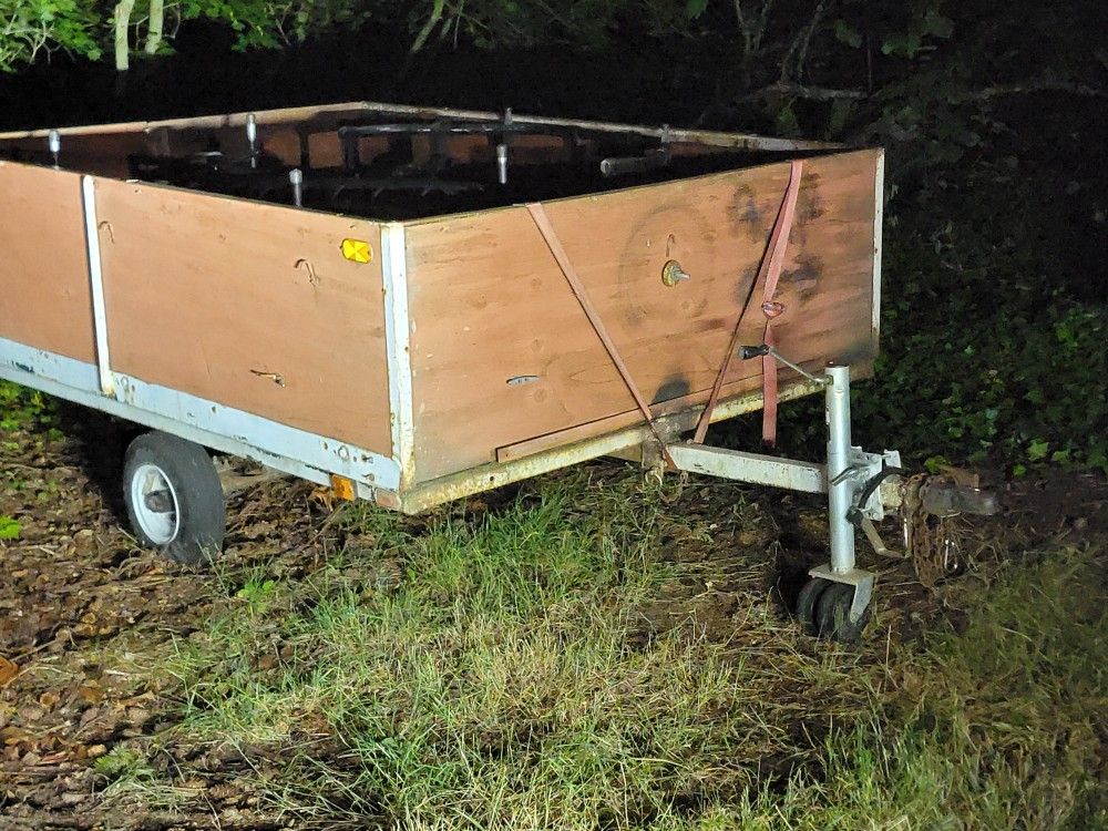 Utility Trailer 8x6 W/Manual Tilt  $500obo