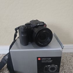 Leica V-LUX Typ 114 Bridge Camera + extras!