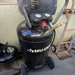 33 Gallon Husky Air Compressor 