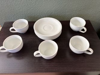 White small cups and saucers