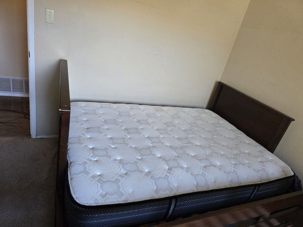 Full-size Bed Whit Matress