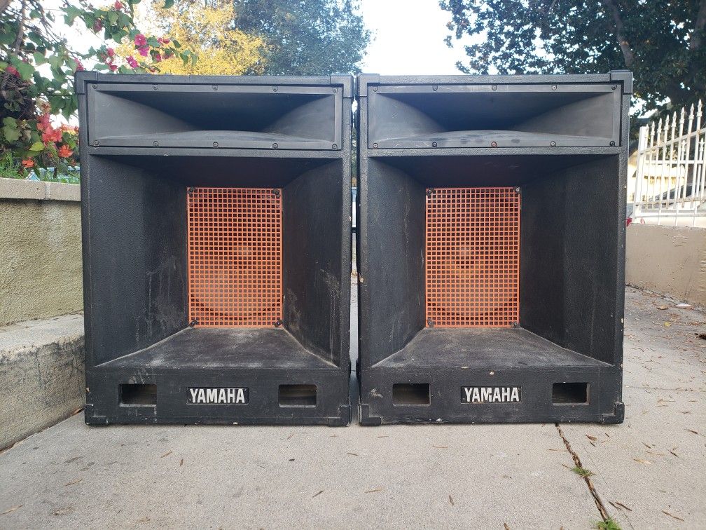 YAMAHA SPEAKERS 