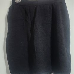 St. John Basics Sz 10 Black Skirt EUC 
