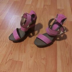 Woman’s Shoes