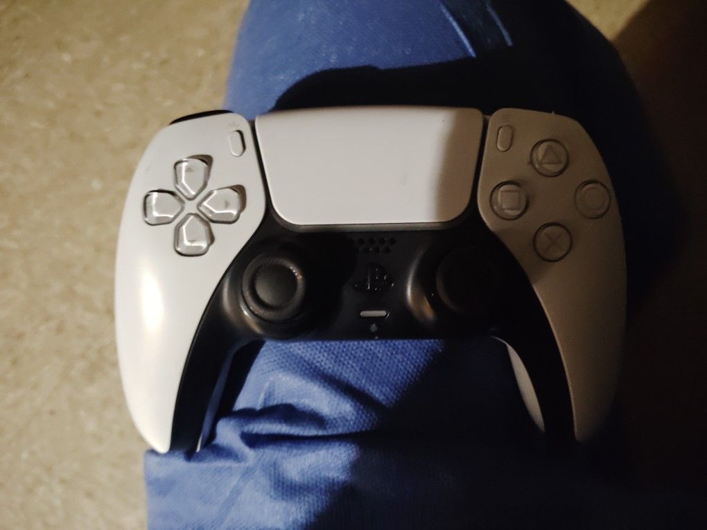 New White PS5 Controller I Got.