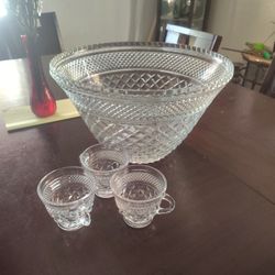 Punch Bowl N 18 Cups