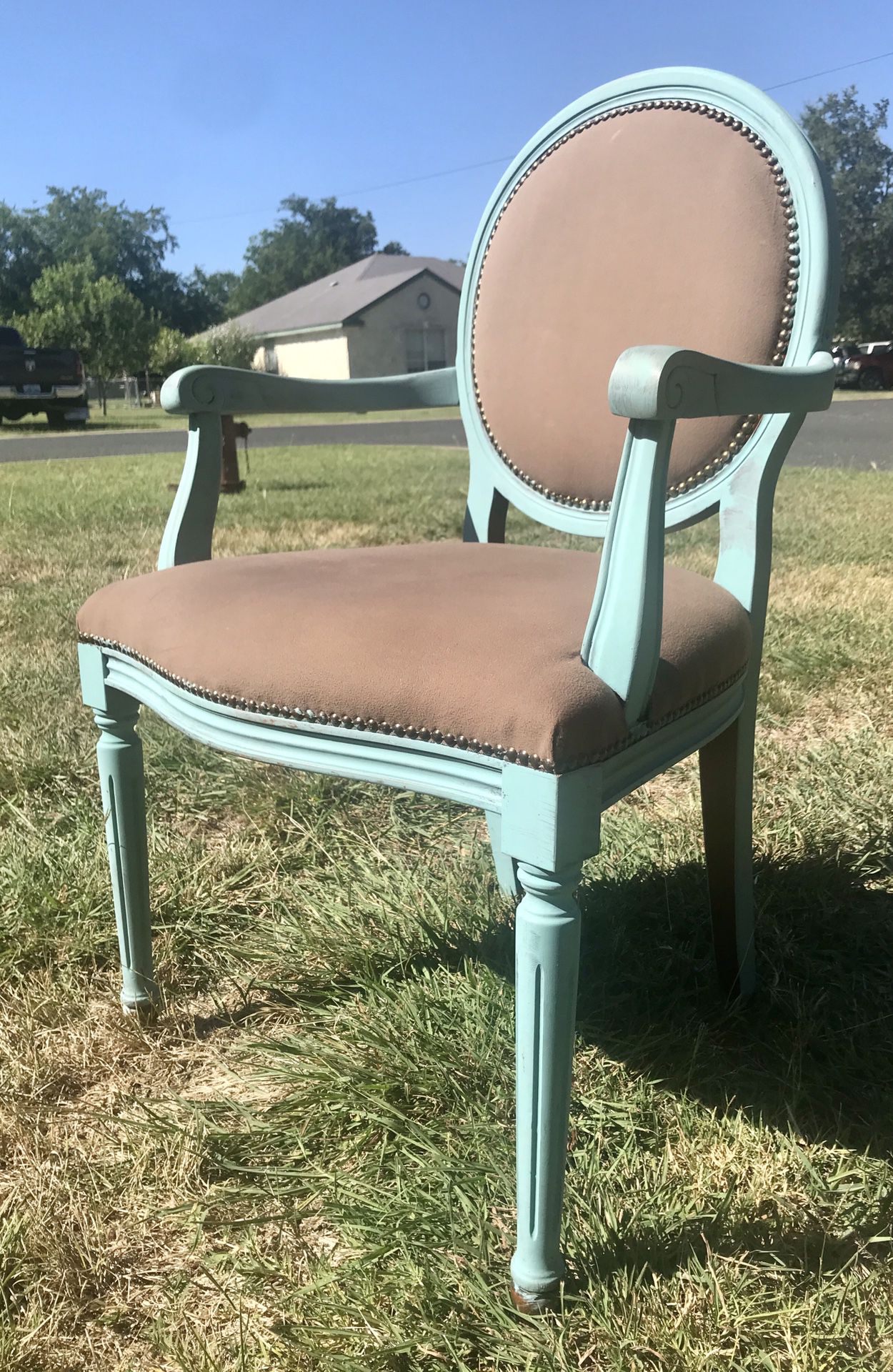 Shabby chic accent chair