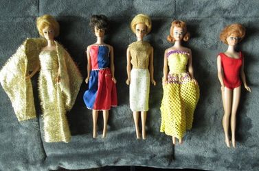 1960 Midge Barbie dolls