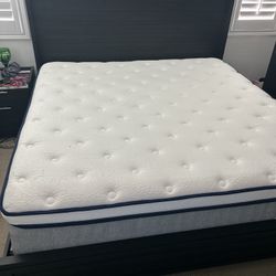 KING BED MATTRESS LIKE NEW 