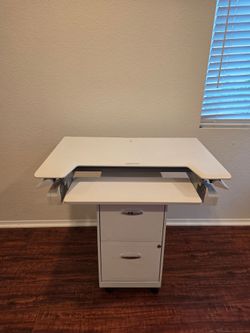 Ergotron WorkFit Standing Desk Converter - White (Excellent Condition)