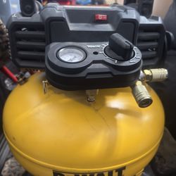 DeWalt Pancake Air Compressor 6 Gallon 165 PSI DWFP55126