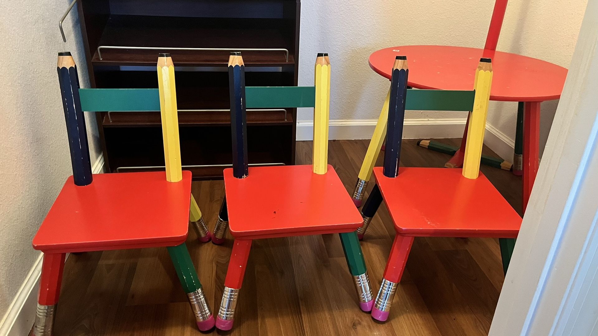 Kids Table And Chair Set With Hanging