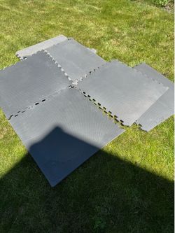 Interlocking workout cushions