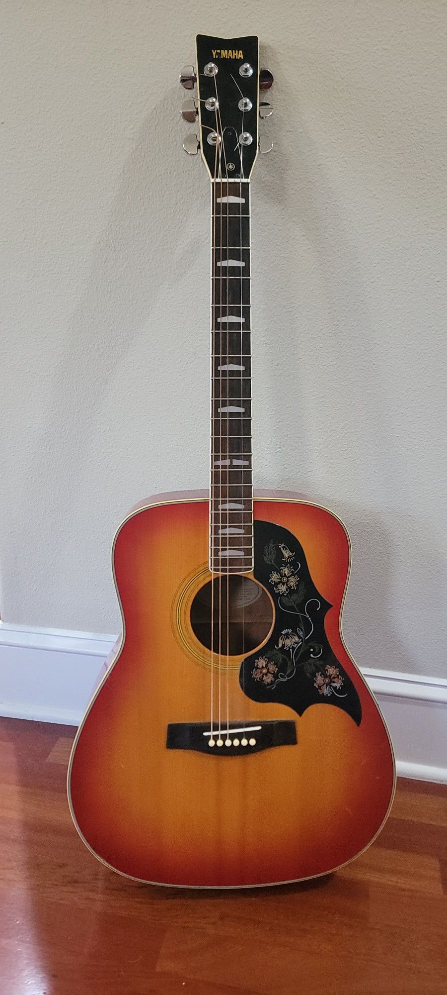 Vintage Guitar 1970's Yamaha 351-SB
